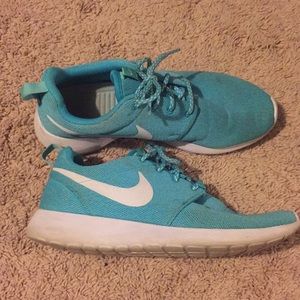 Nike Roshe One Shoes